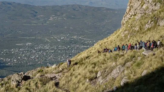 Por el fuego, se prohíbe el acceso a los cerros. 