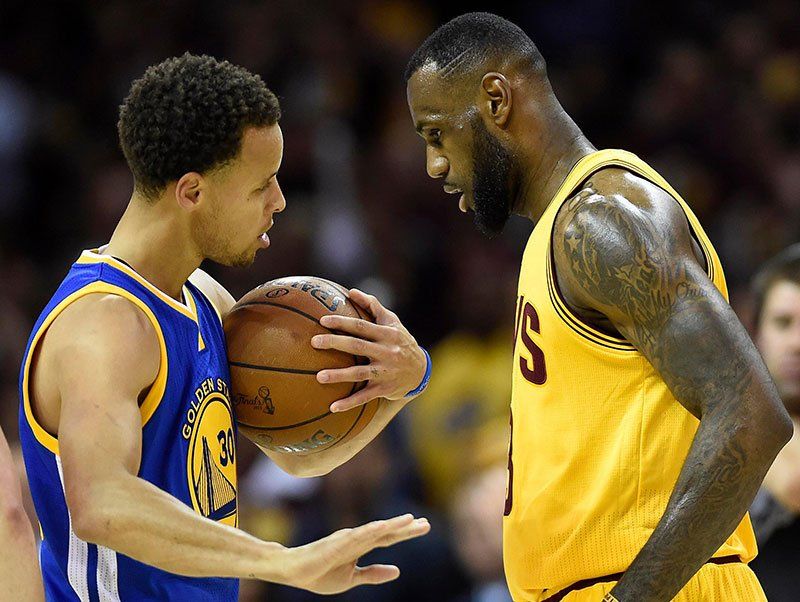 LeBron James y Stephen Curry protagonizaron una de las rivalidades más famosas de la NBA en las finales entre Cavaliers y Warriors; ahora podrían pasar de enemigos históricos a socios de lujo. LeBron James y Stephen Curry protagonizaron una de las rivalidades más famosas de la NBA en las finales entre Cavaliers y Warriors; ahora podrían pasar de enemigos históricos a socios de lujo.