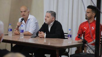 Néstor Grindetti pidió licencia en Lanús para reemplazar a Fabián Doman en Independiente y convocar a elecciones. Néstor Grindetti pidió licencia en Lanús para reemplazar a Fabián Doman en Independiente y convocar a elecciones.