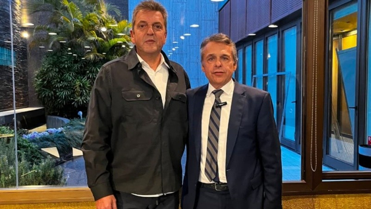 Con el respaldo de Massa, el diputado nacional lanzó su candidatura a gobernador en Rosario. Con el respaldo de Massa, el diputado nacional lanzó su candidatura a gobernador en Rosario.