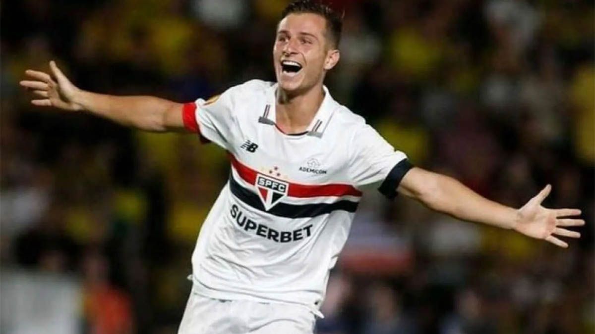 Juan Román Riquelme quedó muy cerca de sumar Giuliano Galoppo como nuevo refuerzo de Boca pero tiene la obligación de eliminar a Independiente del Valle. Juan Román Riquelme quedó muy cerca de sumar Giuliano Galoppo como nuevo refuerzo de Boca pero tiene la obligación de eliminar a Independiente del Valle.