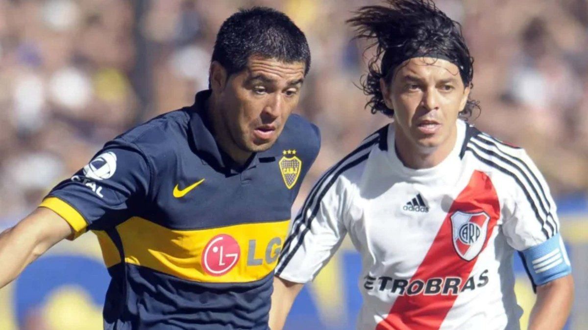 Riquelme y Gallardo en su época de jugadores, donde lograron grandes cosas en Boca y River respectivamente.