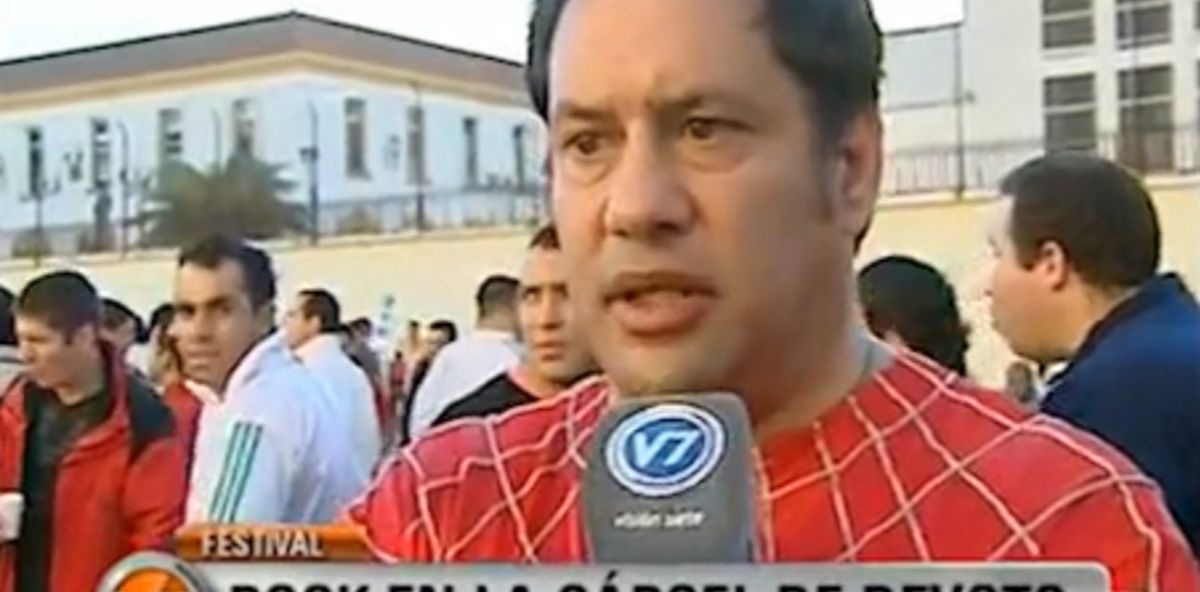Víctor Hortel cuando fue El Hombre Araña en la Cárcel de Devoto. Víctor Hortel cuando fue El Hombre Araña en la Cárcel de Devoto.