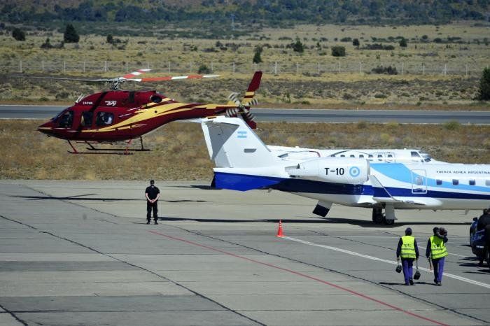 El helicóptero de Joe Lewis despega transportando a la familia Macri.