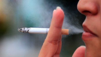 Cigarrillo: La mujer fuma menos, pero le cuesta más dejar