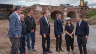 GabrielKatopodis y el intendente de Bahía Blanca, Federico Susbielles, presenciaron lademolición del Puente Don Bosco.