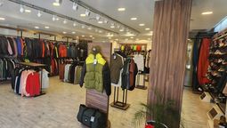 Outlet se vuelve loco y vende ropa con 70% de descuento. Outlet se vuelve loco y vende ropa con 70% de descuento.