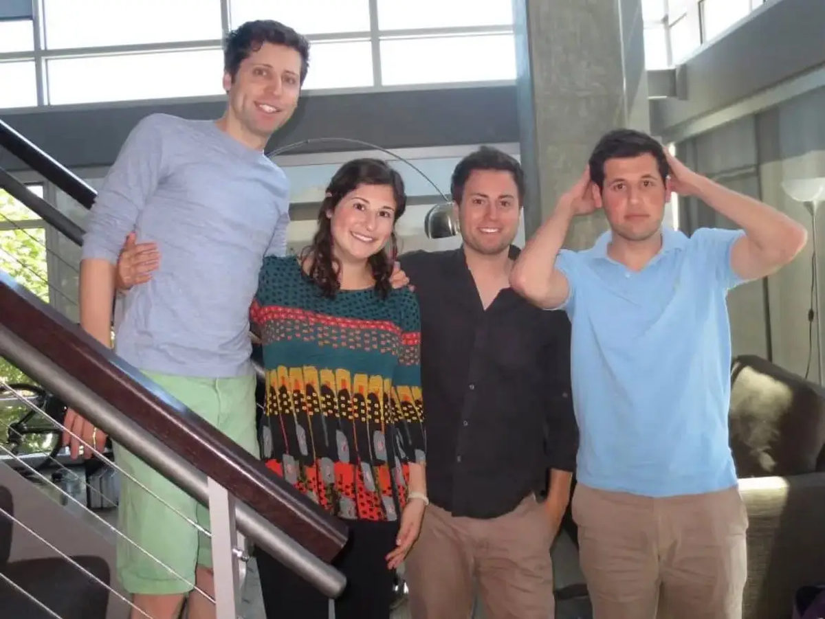 Sam Altman y su hermana a la izquierda. Sam Altman y su hermana a la izquierda.