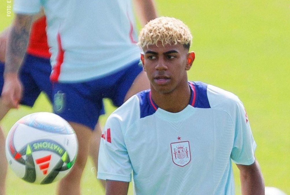 Lamine Yamal le ganó a la Francia de Dembélé y cree que será Balón de Oro.