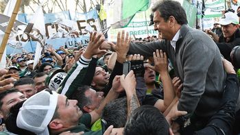 Sergio Massa en su anuncio en Plaza de Mayo. Sergio Massa en su anuncio en Plaza de Mayo.