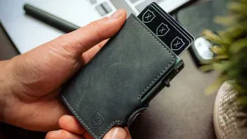 Adiós a la billetera: El porta tarjetas que todos eligen para evitar robos