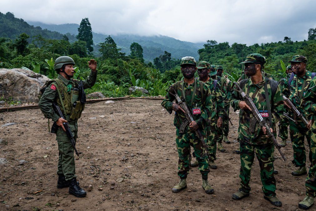 Arde Myanmar Violenta rebeli n armada contra c pula militar