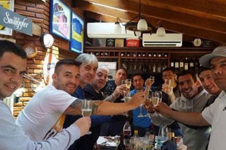 Carlos Tévez y Di Zeo, mucho más que unidos por la pasión.