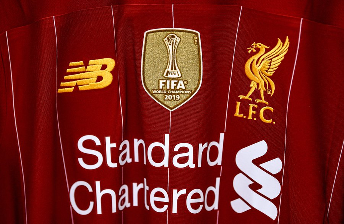 El antiguo parche de campeón del Mundial de Clubes que entregaba FIFA, en este caso en la camiseta del Liverpool. El antiguo parche de campeón del Mundial de Clubes que entregaba FIFA, en este caso en la camiseta del Liverpool.
