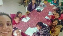 altText(Una maestra grabó un video para Macri haciendo cantar a sus alumnos “vamos a volver”)}