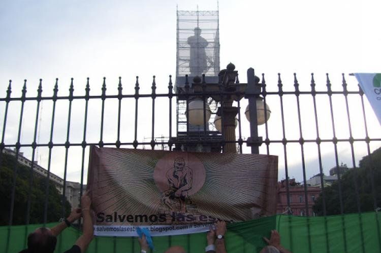 El Monumento a Colón es la nueva pelea entre Cristina y Macri.