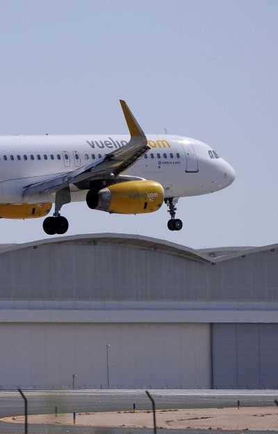 Susto en Tenerife: Un vuelo de Vueling aterriza de milagro tras una falla