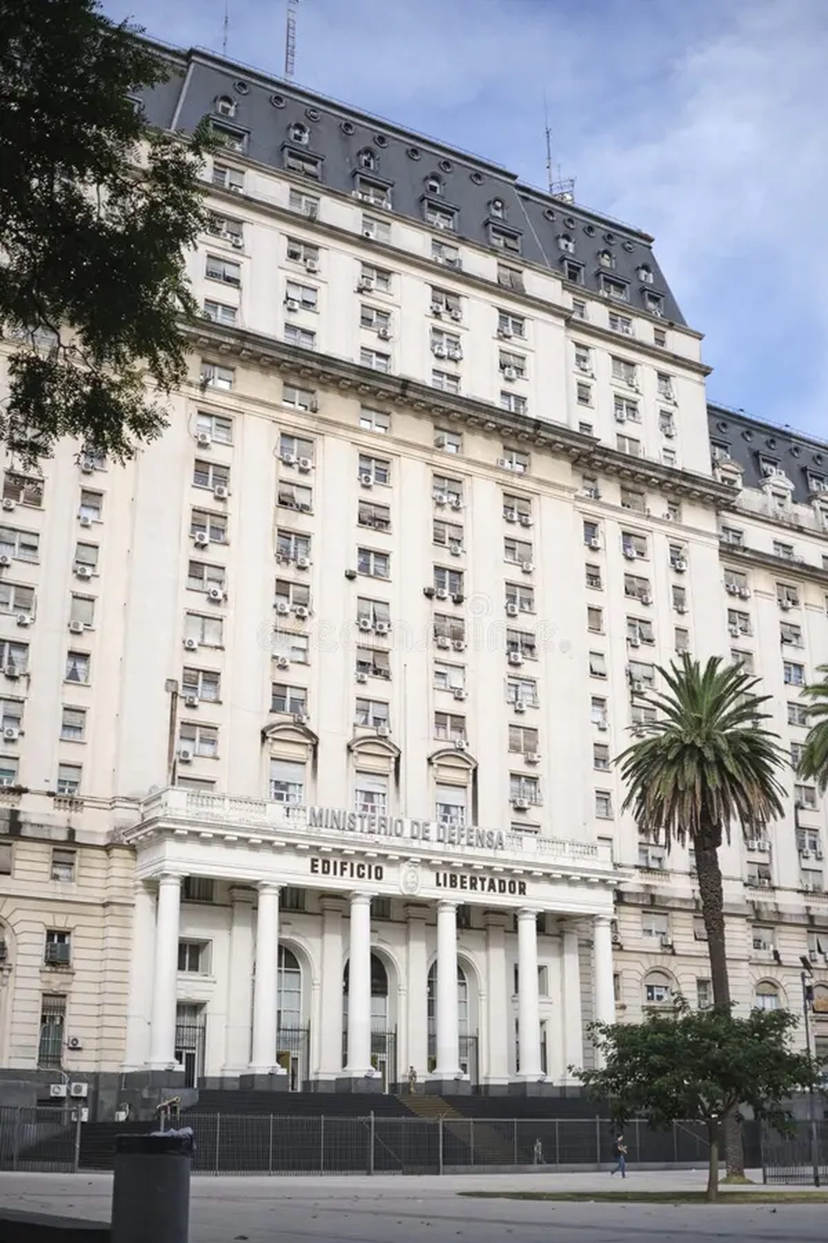 Frente al Edificio Libertador se dará la protesta del personal civil y militar