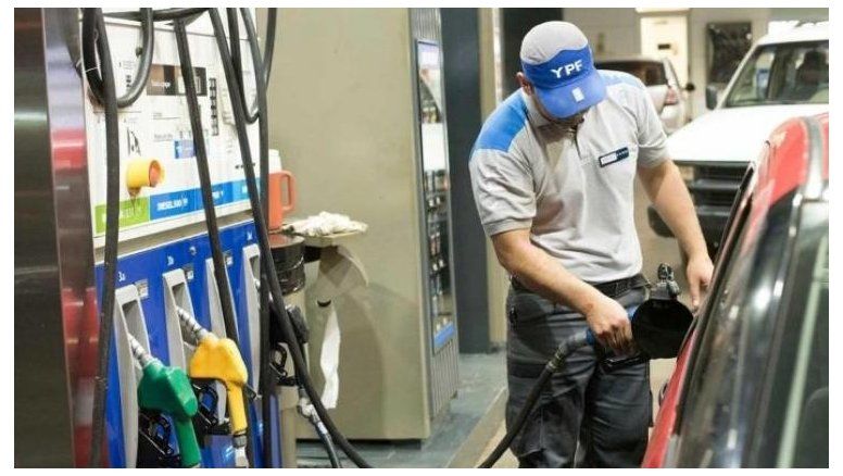 Para “estabilizar precios”, Alberto F postergó otro aumento en las naftas, pero sólo por 10 días (?)