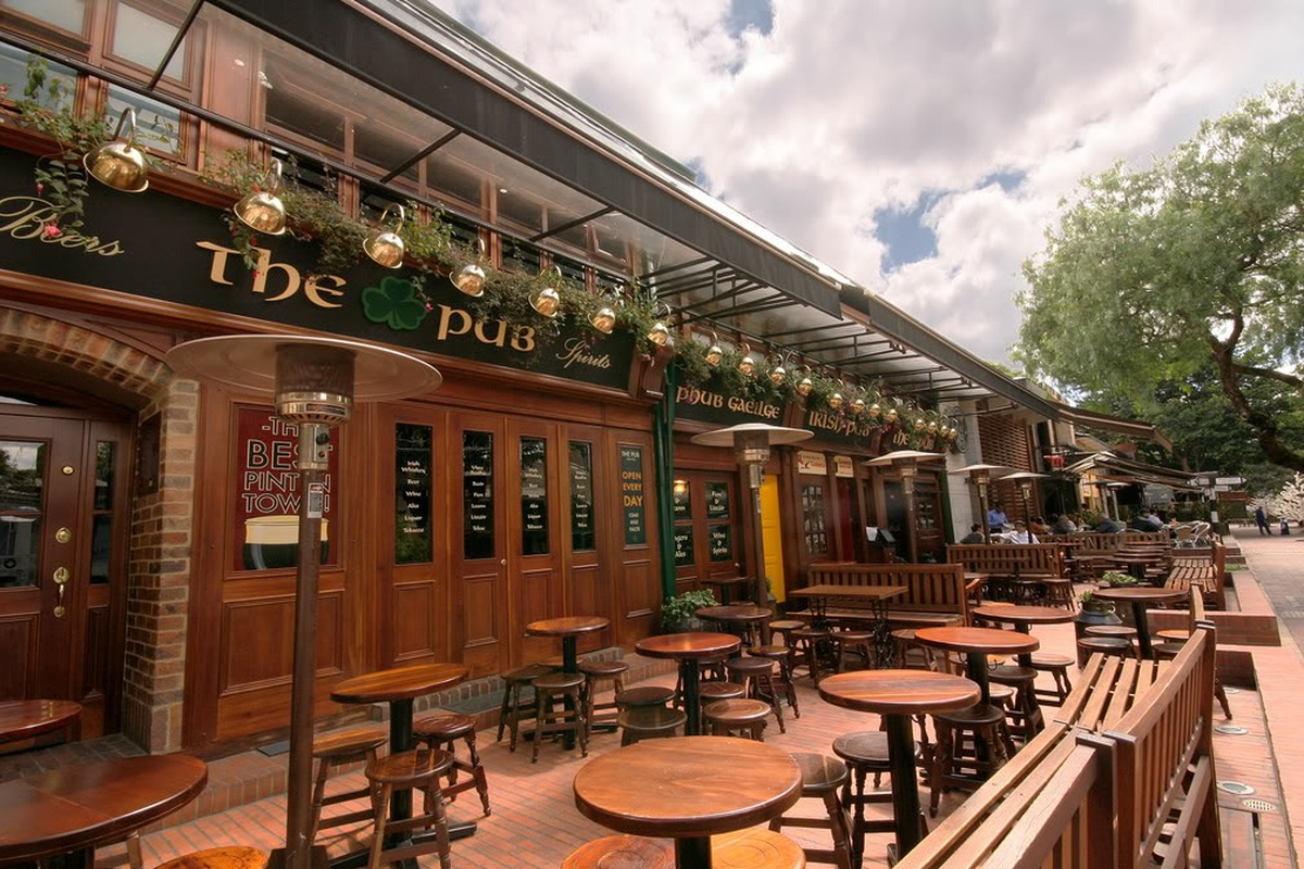 Para quienes les guste hacer shopping un buen plan es recorrer los negocios de la Calle Rosa en Bogotá. Foto: Hanway