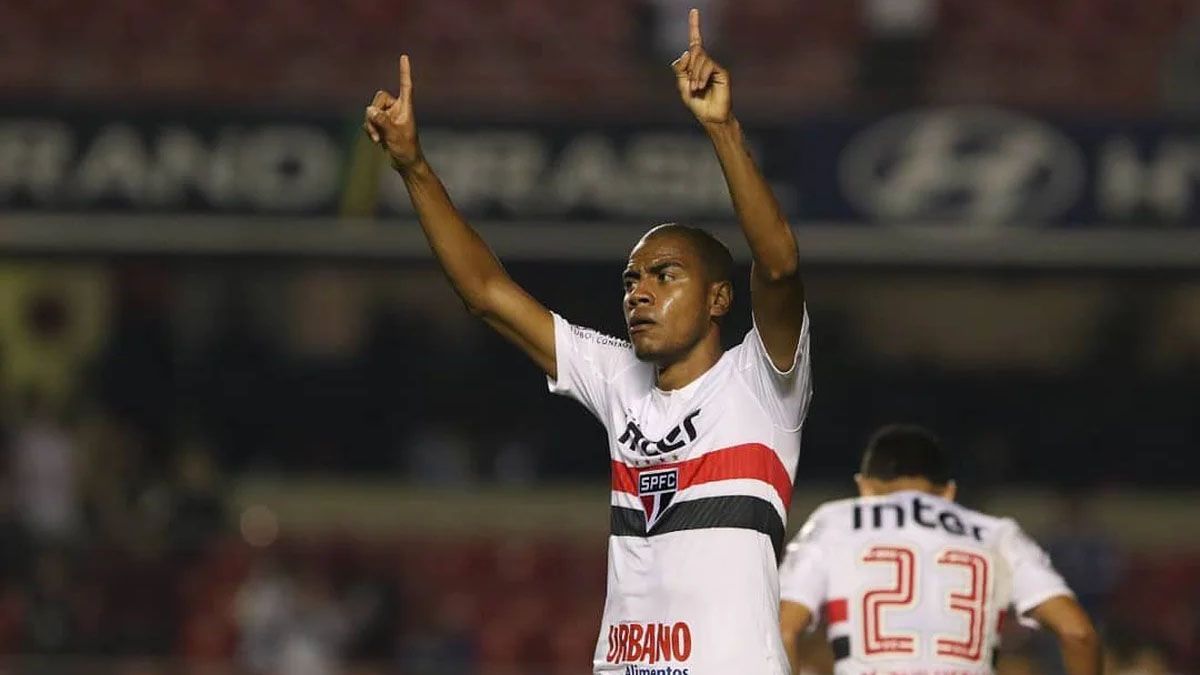 Régis, ex jugador del Botafogo y el São Paulo, fue detenido por intento de asesinato pero se arrepintió y pidió disculpas a su familia.