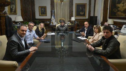 Sin autocrítica en la mesa política de Milei y los gobernadores avisan: 