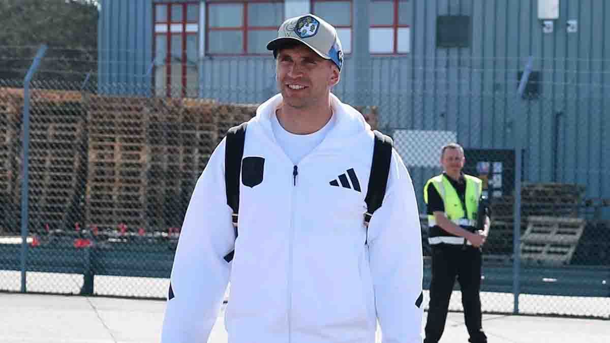 Emiliano Dibu Martínez volvió a Francia para afrontar con el Aston Villa el partido ante el París Saint Germain por los cuartos de final de la Champions League. Emiliano Dibu Martínez volvió a Francia para afrontar con el Aston Villa el partido ante el París Saint Germain por los cuartos de final de la Champions League.