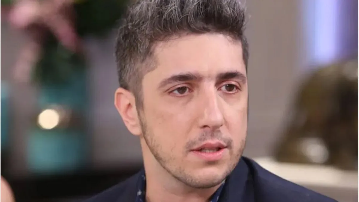 Jey Mammón, humorista y actor argentino. Jey Mammón, humorista y actor argentino.