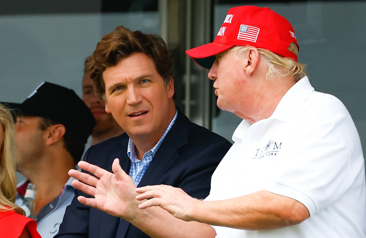 Donald Trump y Tucker Carlson.