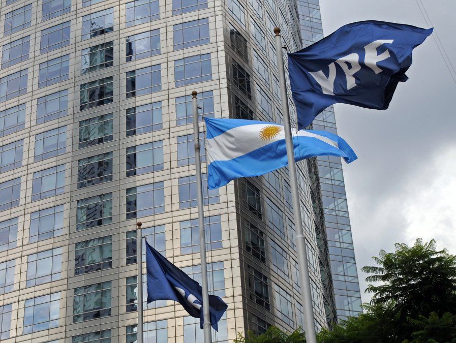 Tras aumentar el biodiesel, YPF anuncia ahora que importará 250 millones de litros de gasoil en las próximas semanas.