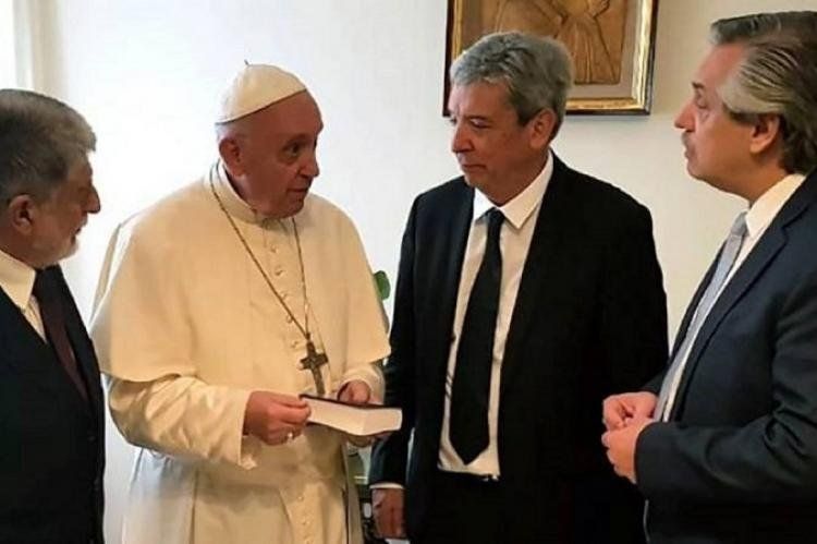 El papa Francisco recibe al presidente Alberto Fernández y su delegación en el Vaticano.