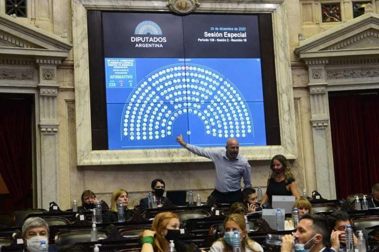 El Frente de Todos y sus aliados procuraron un ajustado quórum de 129 bancas para dar inicio a la sesión. Foto:  @DiputadosAR