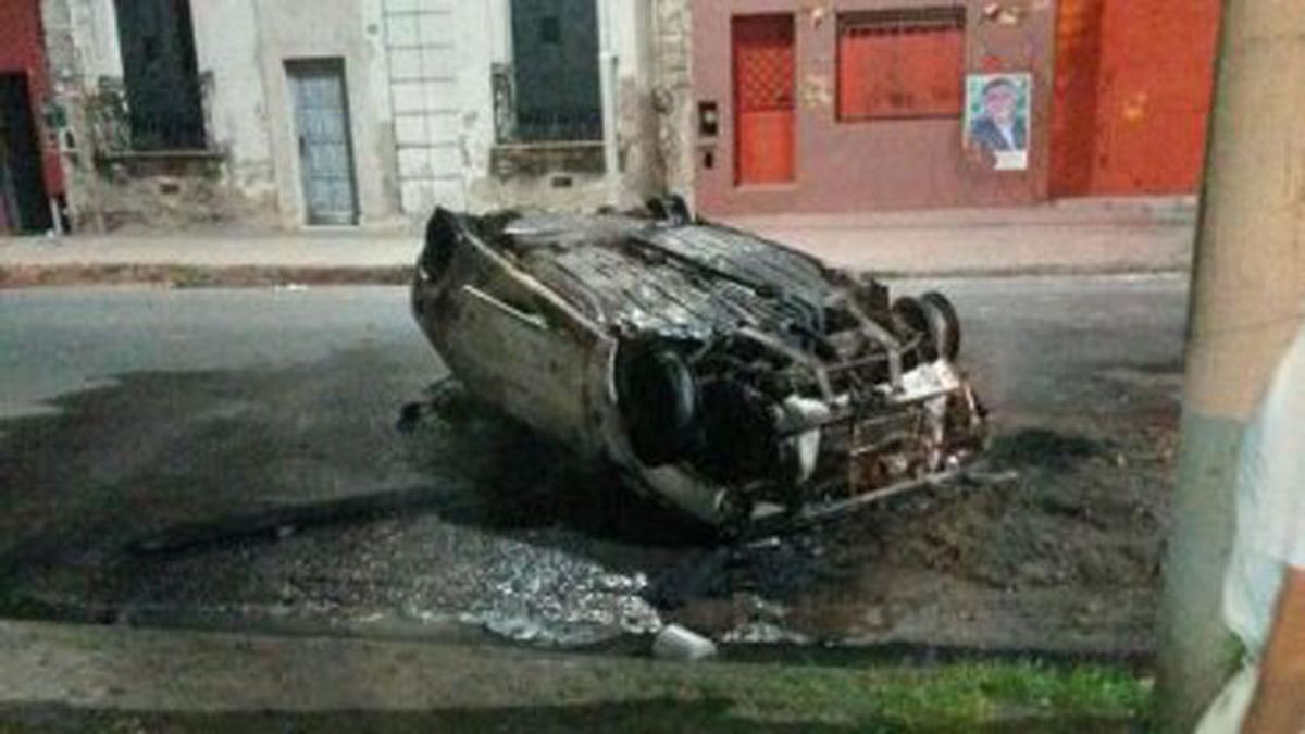 Graves incidentes entre la barra de Talleres de Escalada y la