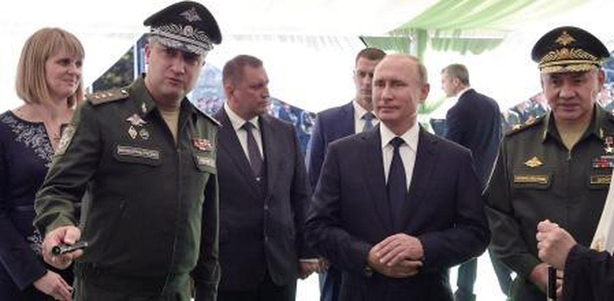 Timur Ivanov junto a Sergu&eacute;i Shoig&uacute; y Vladimir Putin.