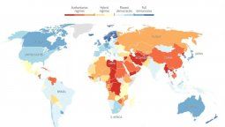 altText(The Economist preocupado por la democracia en Latinoamérica)}