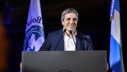 altText(Luis Caputo agropecuario: Tras retenciones, estira la emergencia para el campo en PBA)}