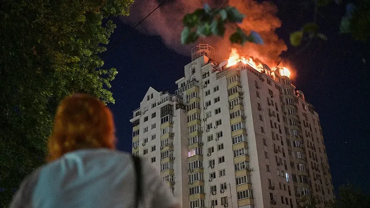 Ataque de Rusia contra un rascacielos de Kiev.