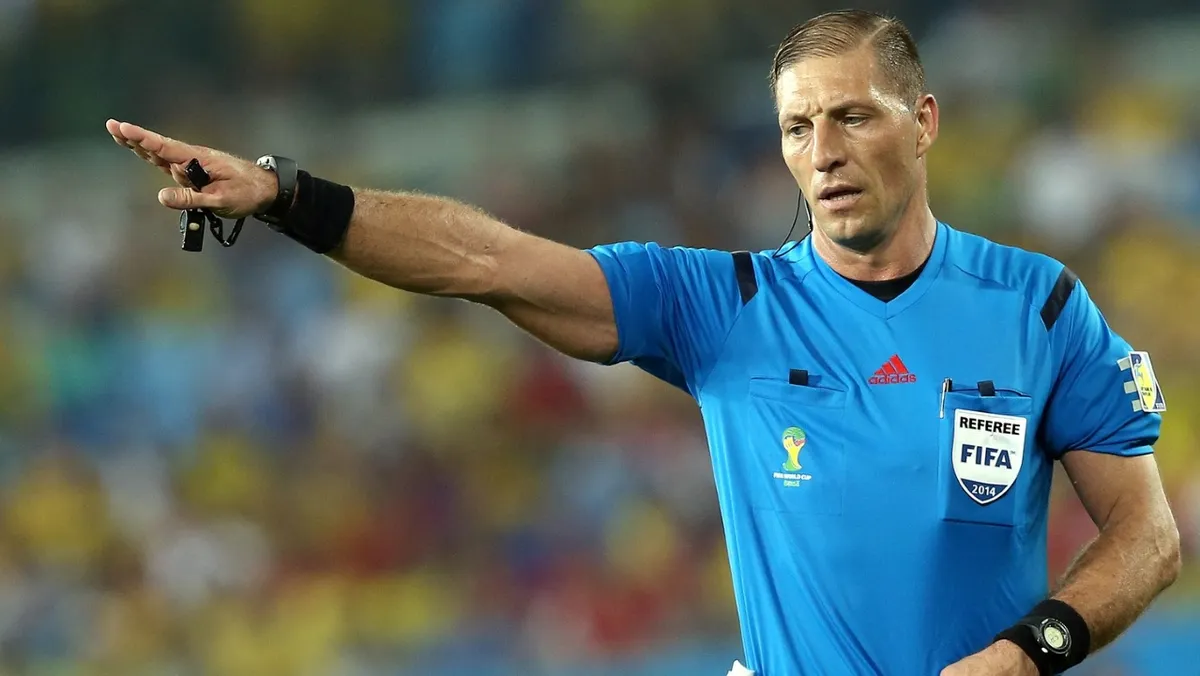 arbitros de futbol.webp