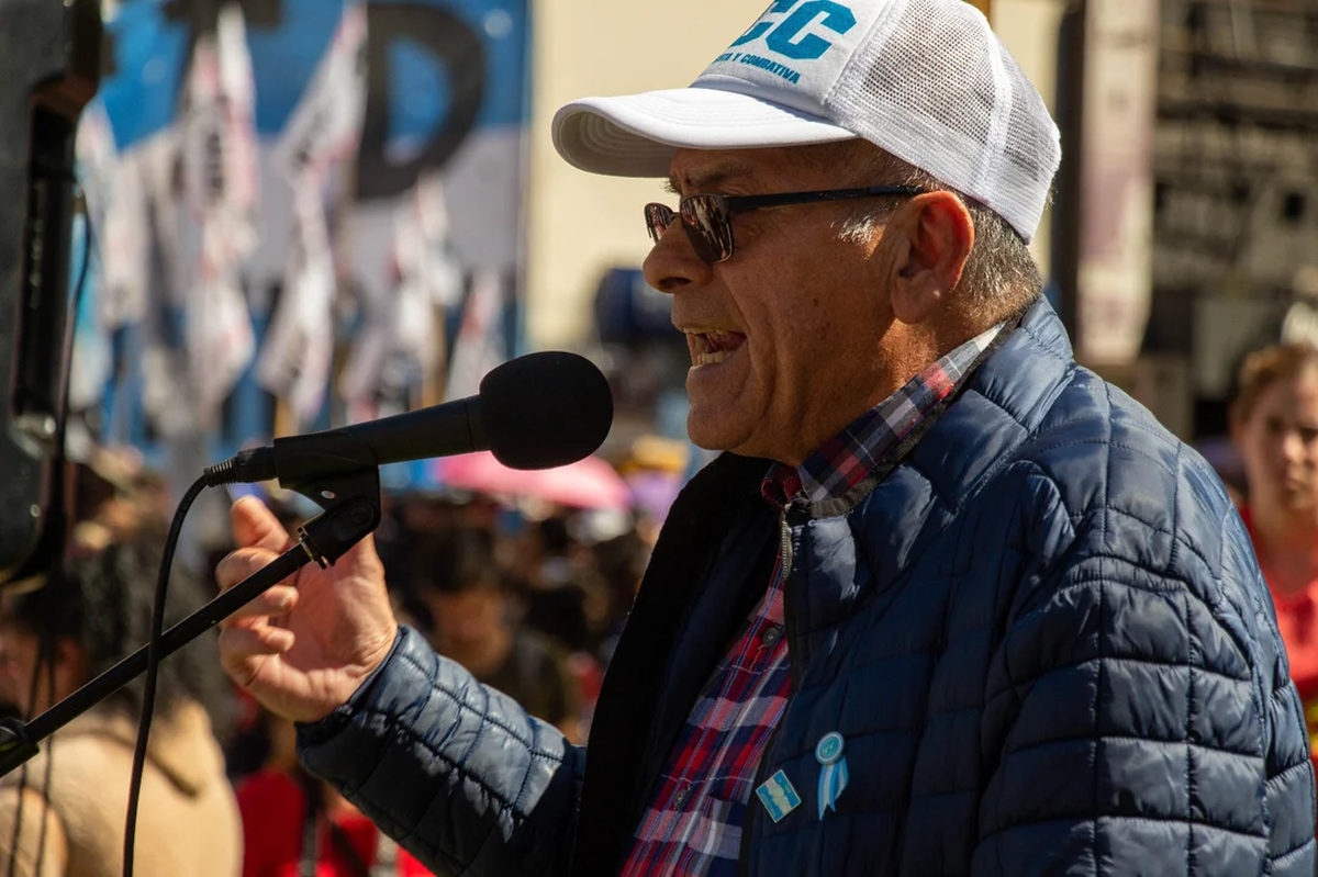 Un grupo de organizaciones sociales y sindicatos, entre la CCC, CTA Autónoma, Somos Barrios de Pie y FTV-Miles, lanzó un plan de lucha contra el DNU y la ley "ómnibus" que se iniciará con una manifestación en la Ruta 3, en La Matanza como parte de una jornada nacional en diferentes puntos del país. Un grupo de organizaciones sociales y sindicatos, entre la CCC, CTA Autónoma, Somos Barrios de Pie y FTV-Miles, lanzó un plan de lucha contra el DNU y la ley "ómnibus" que se iniciará con una manifestación en la Ruta 3, en La Matanza como parte de una jornada nacional en diferentes puntos del país.