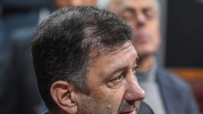 Edgardo Kueider se atornilla a su banca: Pidió una licencia a Villarruel