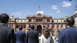 Comienzan las conversaciones en la Casa Rosada (Foto ilustrativa generada con IA).&nbsp;