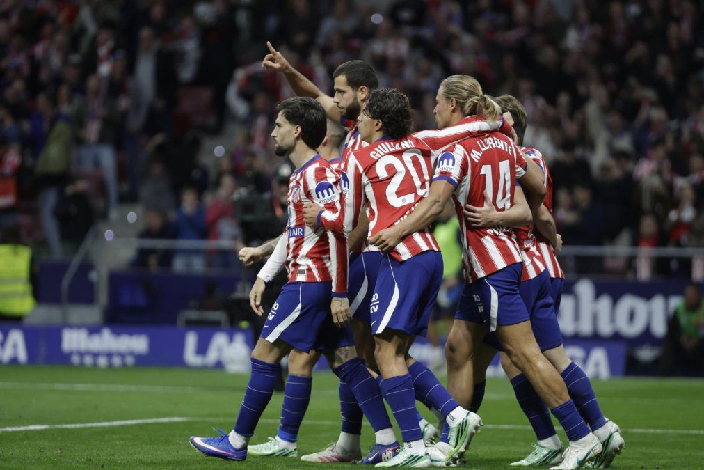 Marcos Llorente, futbolista del Atlético de Madrid, cuestionó la gestión de Óscar Puente tras la tragedia ferroviaria de Toledo y exigió seguridad y rendición de cuentas.