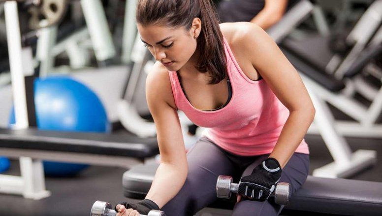 Confirmado: entrenar con pesas sirve para quemar grasa