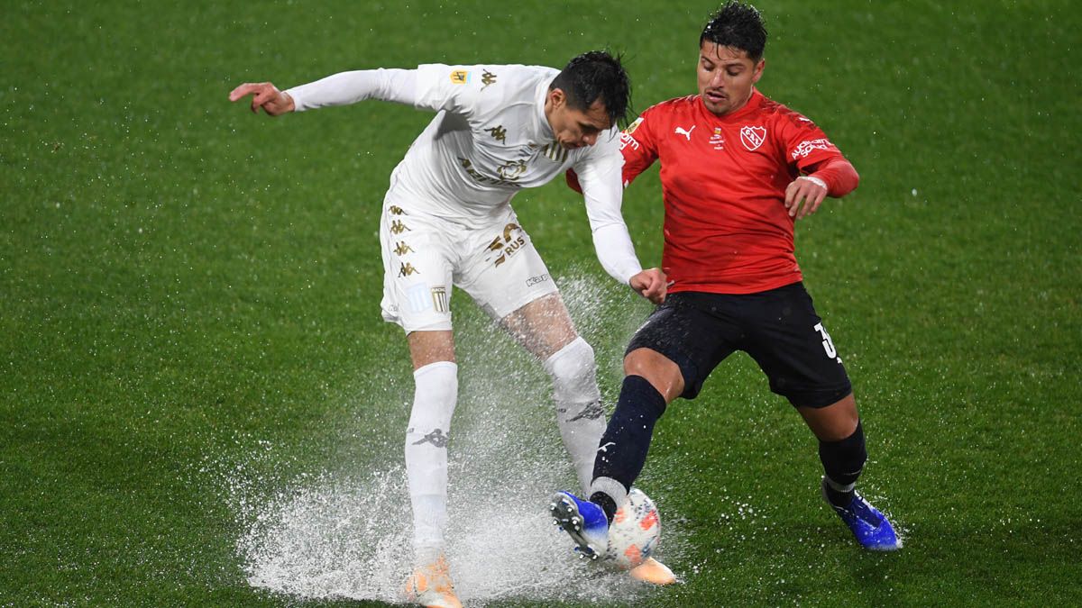 Independiente se quedó este domingo (08/08) con el clásico de Avellaneda tras ganarle a Racing 1-0 por la quinta fecha de la Liga Profesional de Fútbol 2021. (Foto: Télam)