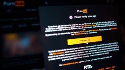 altText(Reino Unido convierte el porno en trámite: Ahora necesitás DNI para ver Pornhub)}