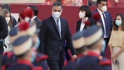 altText(Video: Al grito de okupa, Pedro Sánchez se refugia en el Rey)}