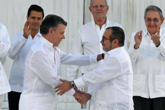 Juan Manuel Santos y Timoleon Jiménez o Timochenko.