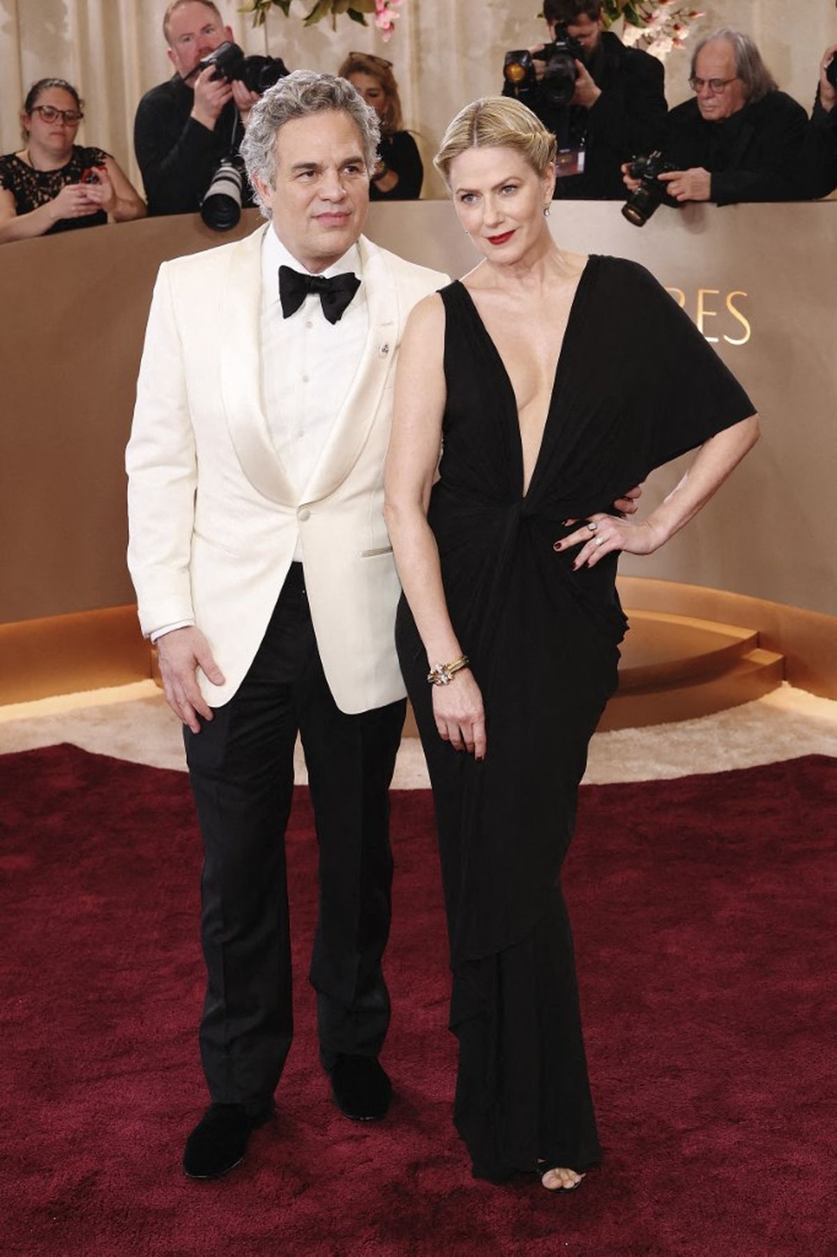 Mark Ruffalo y Sunrise Coigney en la 83.ª edición de los Globos de Oro en el Beverly Hilton el 11/01/2026 en Beverly Hills, California. Mark Ruffalo y Sunrise Coigney en la 83.ª edición de los Globos de Oro en el Beverly Hilton el 11/01/2026 en Beverly Hills, California.