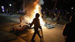Protestas en Barcelona el 24 de octubre, una jornada que terminó con saqueos y detenciones. La investigación sobre los canales de Blocus llevó al arresto de su presunto impulsor en España.
