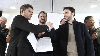 Kicillof y Torres en la firma del convenio, este miércoles en Rawson. Kicillof y Torres en la firma del convenio, este miércoles en Rawson.